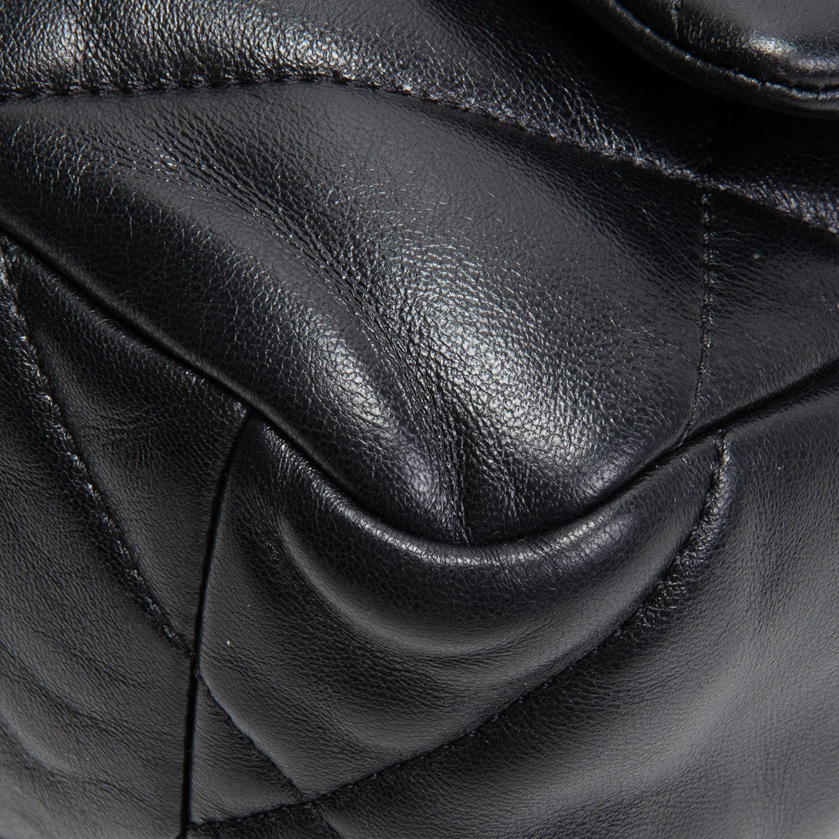 CHANEL 19 Flap Bag - Black