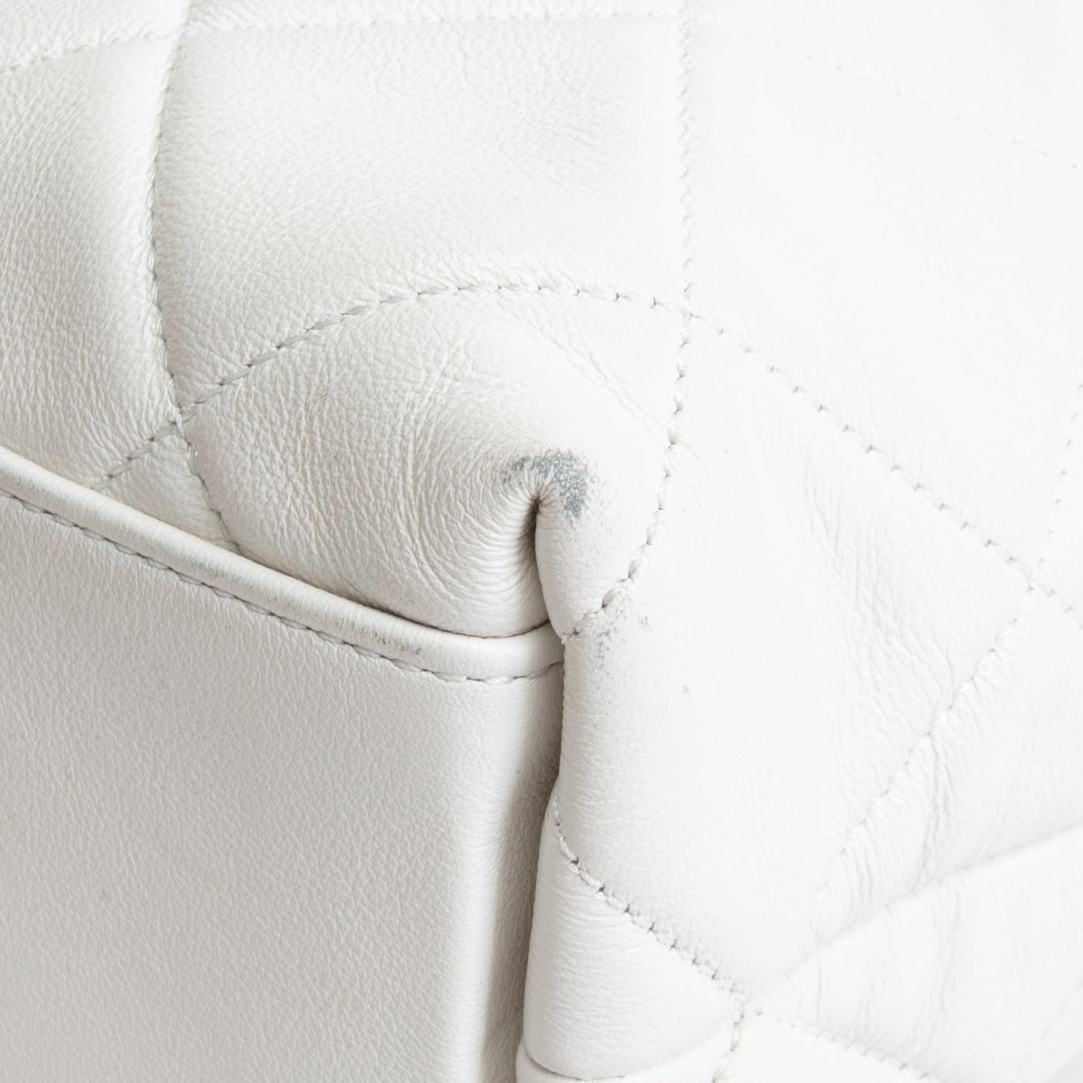 CHANEL 2022 Close To Me Hobo - White