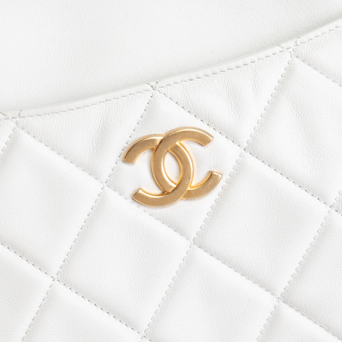 CHANEL 2022 Close To Me Hobo - White