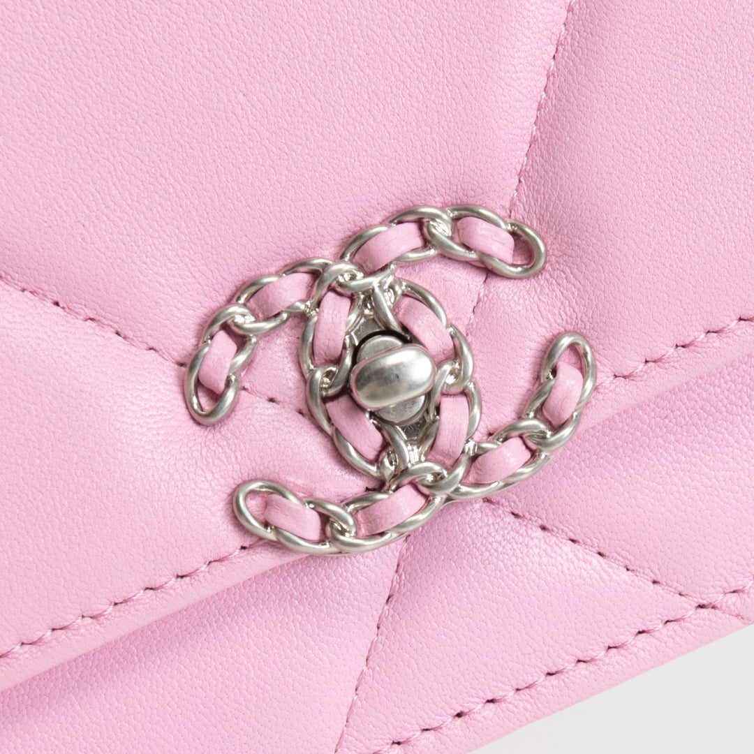 CHANEL 19 Wallet on Chain - Pink