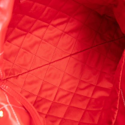 CHANEL 22 Shiny Quilted Calfskin Small Hobo - Red